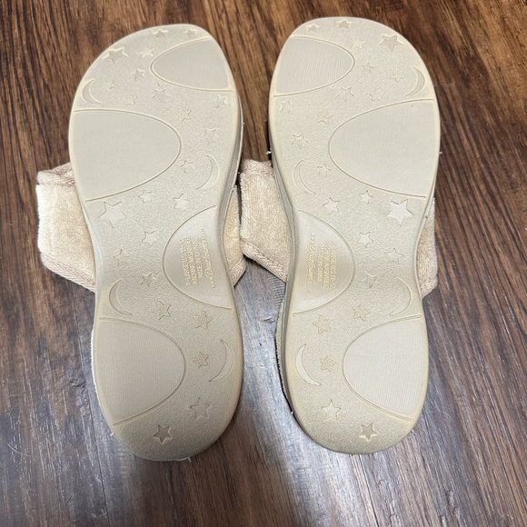 Dearfoams Thong Slippers - Picture 3 of 4